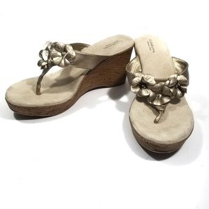 Croft & Barrow Metallic Floral Wedge / 8